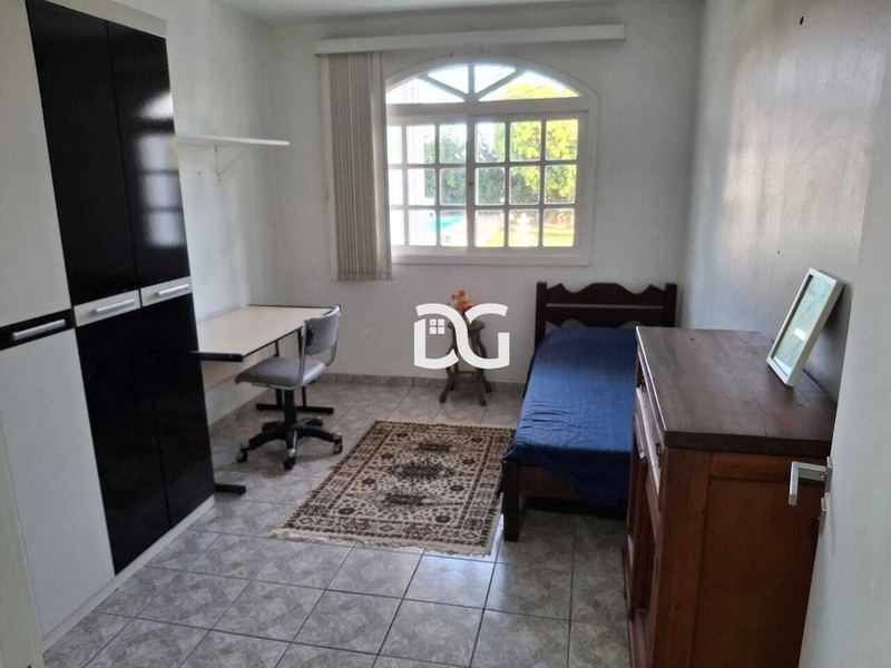Casa ampla com 4 dormitórios, sendo 2 suítes: 21ª foto da galeria de imagens do imóvel