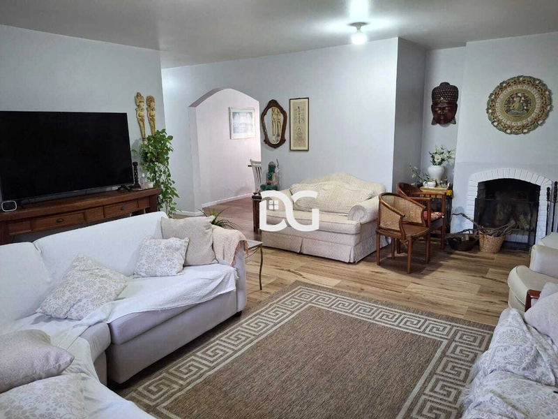 Casa ampla com 4 dormitórios, sendo 2 suítes: 9ª foto da galeria de imagens do imóvel