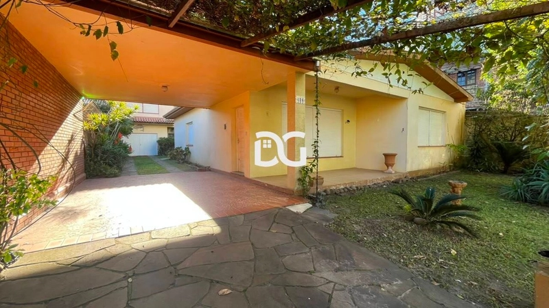 Casa ampla e mobiliada, ideal para famílias que buscam conforto: 2ª foto da galeria de imagens do imóvel