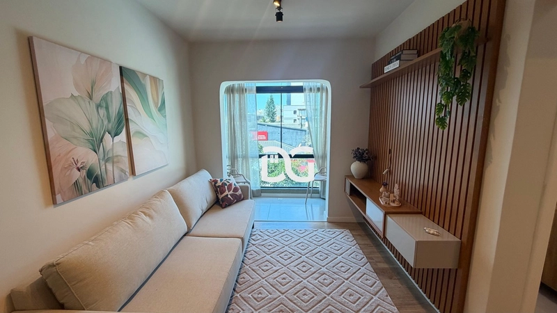 Apartamento com sacada para avenida da igreja