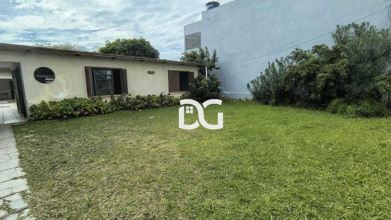 Casa com 3 dormitórios, banheiro social, sala, cozinha e lavanderia.: 3ª foto da galeria de imagens do imóvel