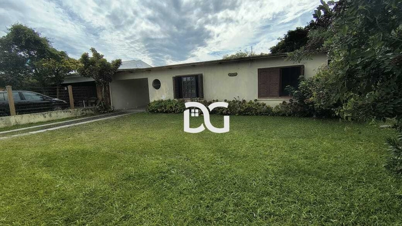 Casa com 3 dormitórios, banheiro social, sala, cozinha e lavanderia.: 1ª foto da galeria de imagens do imóvel