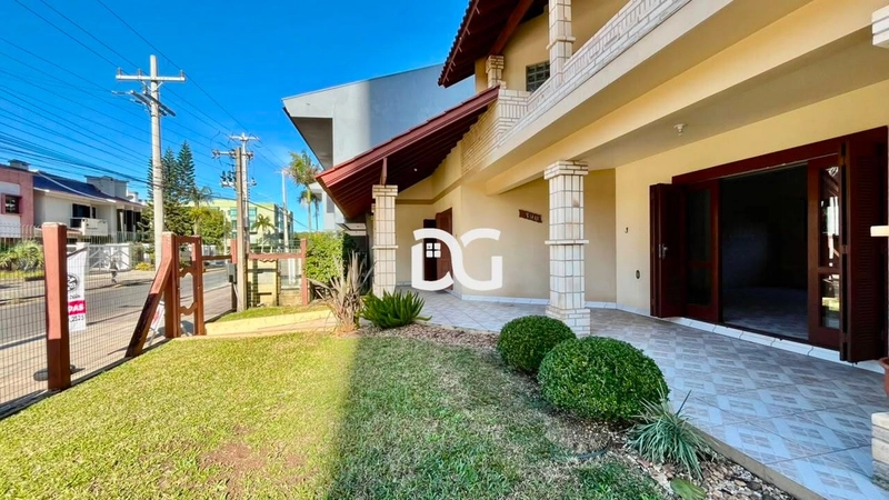 Casa ampla e bem distribuída, composta por 5 dormitórios: 3ª foto da galeria de imagens do imóvel
