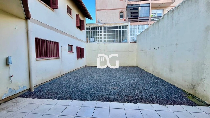 Casa ampla e bem distribuída, composta por 5 dormitórios: 23ª foto da galeria de imagens do imóvel