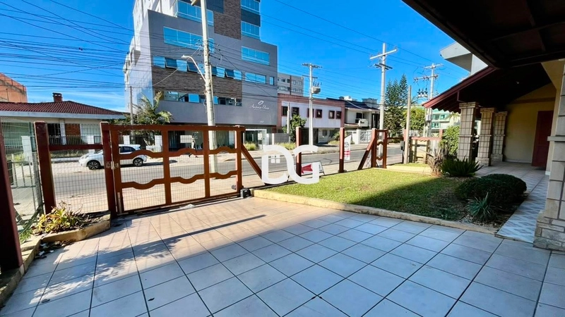 Casa ampla e bem distribuída, composta por 5 dormitórios: 4ª foto da galeria de imagens do imóvel