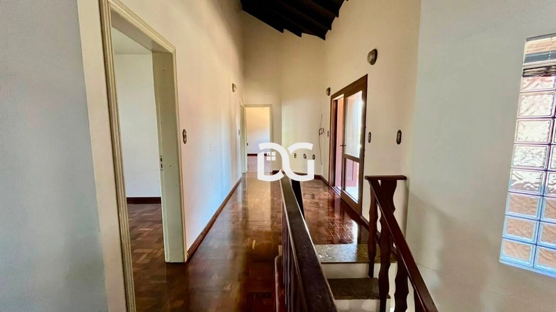Casa ampla e bem distribuída, composta por 5 dormitórios: 12ª foto da galeria de imagens do imóvel