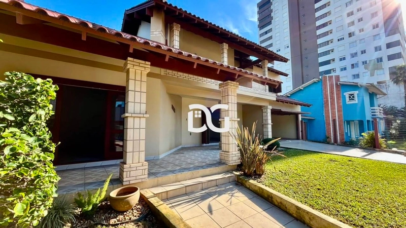 Casa ampla e bem distribuída, composta por 5 dormitórios: 2ª foto da galeria de imagens do imóvel