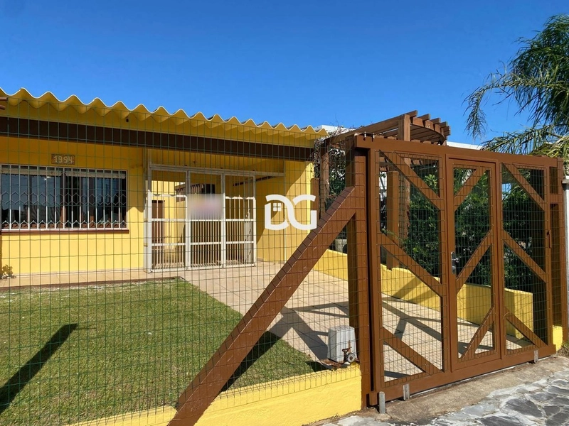 Casa com 2 dormitórios, banheiro social, sala de estar e jantar: 1ª foto da galeria de imagens do imóvel