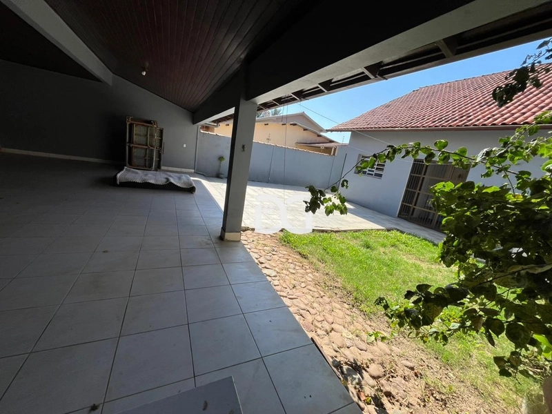 Ampla residência com distribuição dos ambientes com 5 dormitórios: 4ª foto da galeria de imagens do imóvel