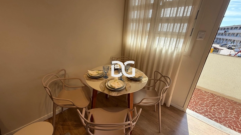 Apartamento de 1 dormitório, totalmente mobiliado e decorado: 2ª foto da galeria de imagens do imóvel