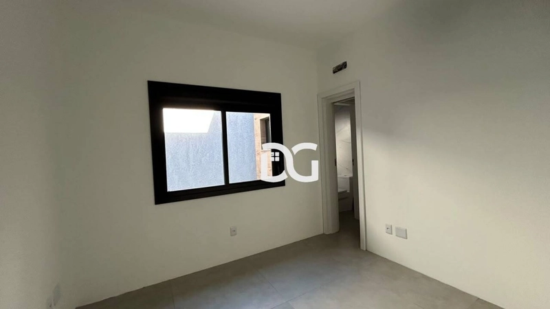 Casa em condomínio com arquitetura moderna e ambientes amplos: 16ª foto da galeria de imagens do imóvel