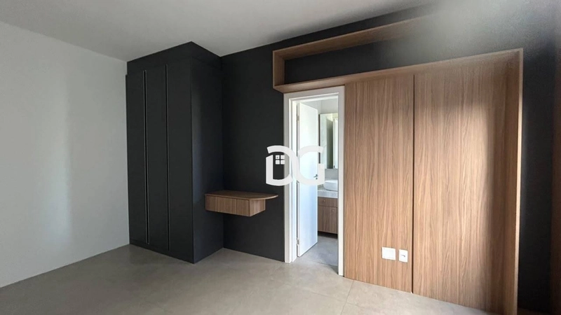 Casa em condomínio com arquitetura moderna e ambientes amplos: 10ª foto da galeria de imagens do imóvel