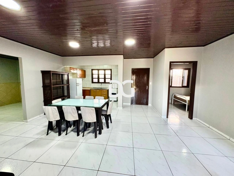 Com ambientes bem distribuídos e funcionais: 5ª foto da galeria de imagens do imóvel