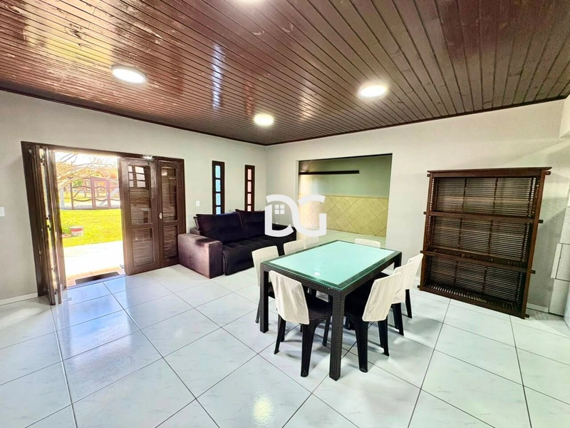 Com ambientes bem distribuídos e funcionais: 4ª foto da galeria de imagens do imóvel