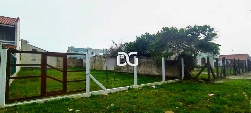 Terreno de 15x30 metros, totalmente cercado: 2ª foto da galeria de imagens do imóvel