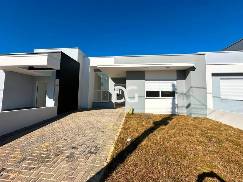 Casa ampla e bem distribuída, composta por 2 dormitórios
