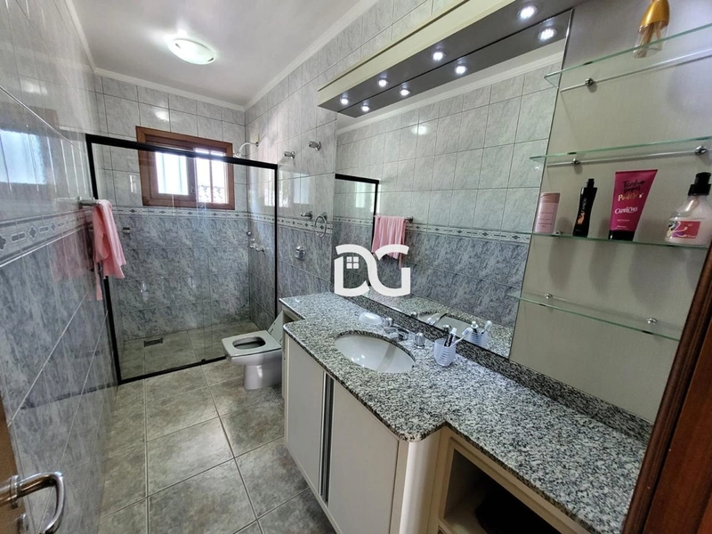 Excelente sobrado de alvenaria com 5 dormitórios e 3 suites: 25ª foto da galeria de imagens do imóvel
