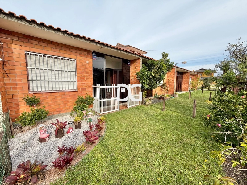 Casa composta de 2 dormitórios: 1ª foto da galeria de imagens do imóvel