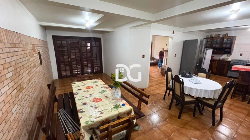 Casa composta de 5 dormitórios, sendo 1 suíte: 12ª foto da galeria de imagens do imóvel