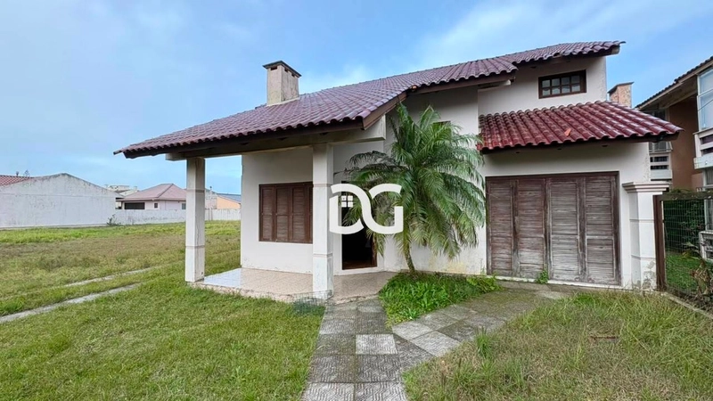 Casa composta de 5 dormitórios, sendo 1 suíte: 1ª foto da galeria de imagens do imóvel