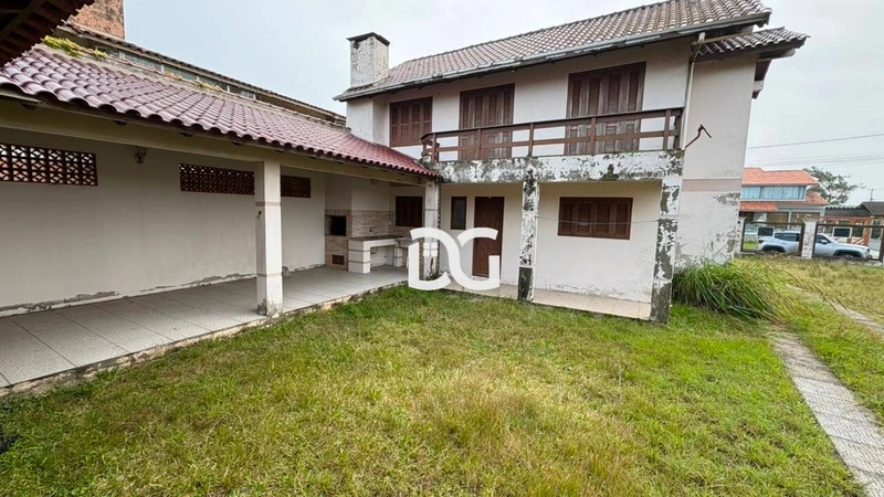 Casa composta de 5 dormitórios, sendo 1 suíte: 2ª foto da galeria de imagens do imóvel