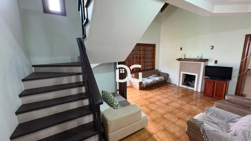 Casa composta de 5 dormitórios, sendo 1 suíte: 9ª foto da galeria de imagens do imóvel