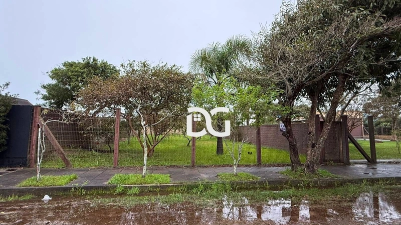 Terreno cercado, com 360 m² de área total: 1ª foto da galeria de imagens do imóvel