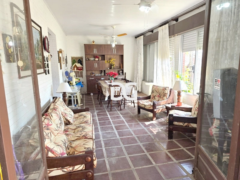 Casa semi-mobiliada com excelente estrutura! Possui 03 dormitórios: 5ª foto da galeria de imagens do imóvel