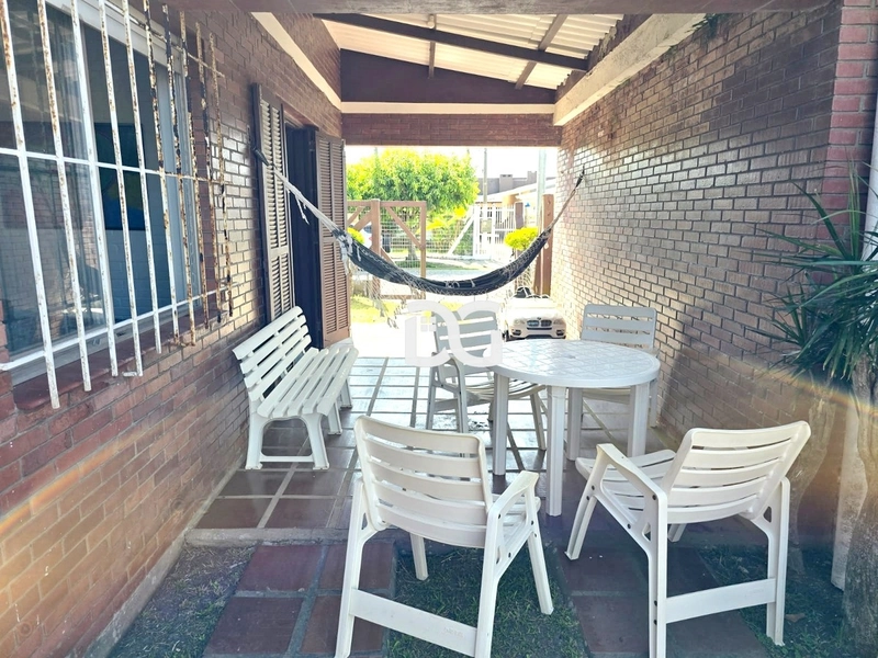 Casa semi-mobiliada com excelente estrutura! Possui 03 dormitórios: 3ª foto da galeria de imagens do imóvel