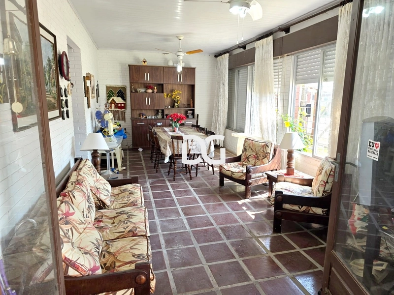 Casa semi-mobiliada com excelente estrutura! Possui 03 dormitórios: 6ª foto da galeria de imagens do imóvel