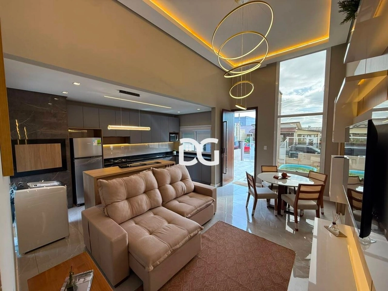 Casa encantadora, decorada e mobiliada, pronta para morar!
