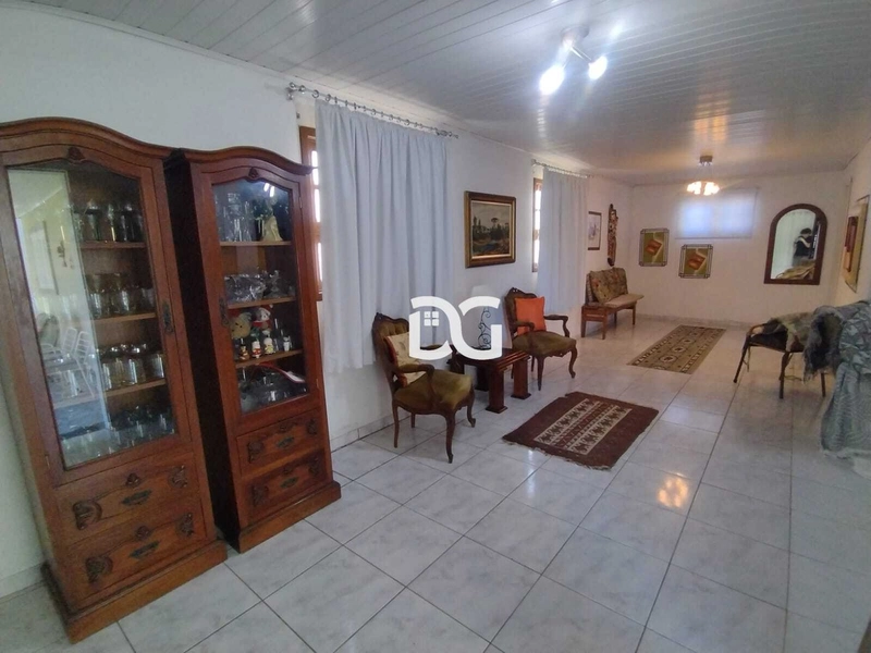 Imóvel com 3 dormitórios, 2 banheiros sociais, sala de estar e jantar: 9ª foto da galeria de imagens do imóvel