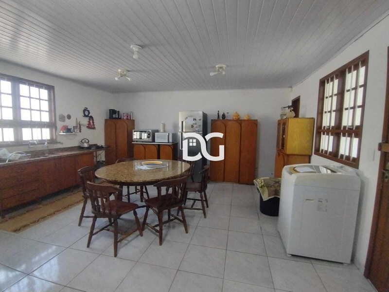 Imóvel com 3 dormitórios, 2 banheiros sociais, sala de estar e jantar: 12ª foto da galeria de imagens do imóvel