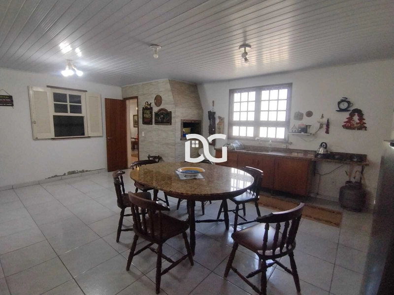 Imóvel com 3 dormitórios, 2 banheiros sociais, sala de estar e jantar: 13ª foto da galeria de imagens do imóvel