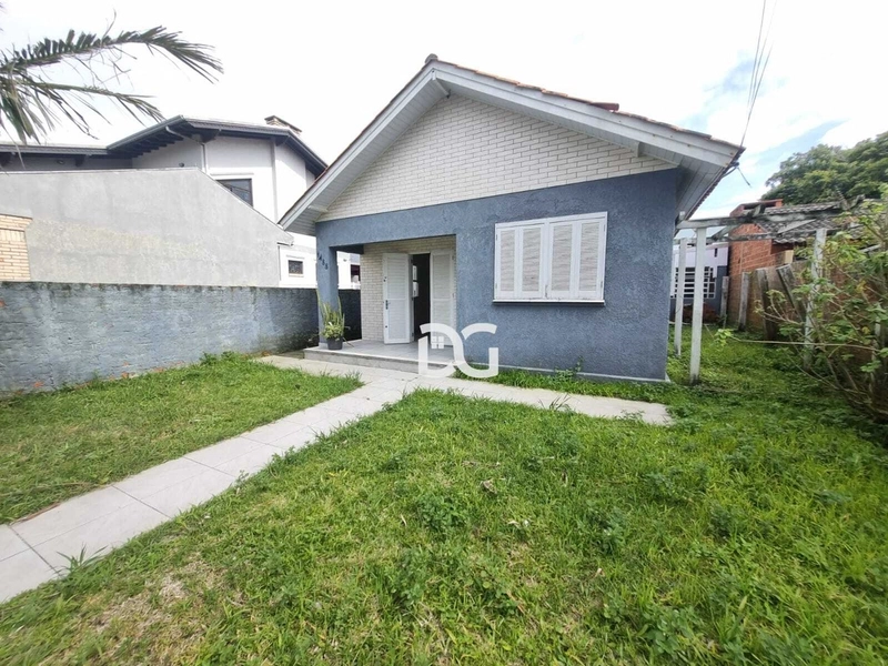 Casa ao lado da Avenida Atlântica com terreno amplo: 2ª foto da galeria de imagens do imóvel