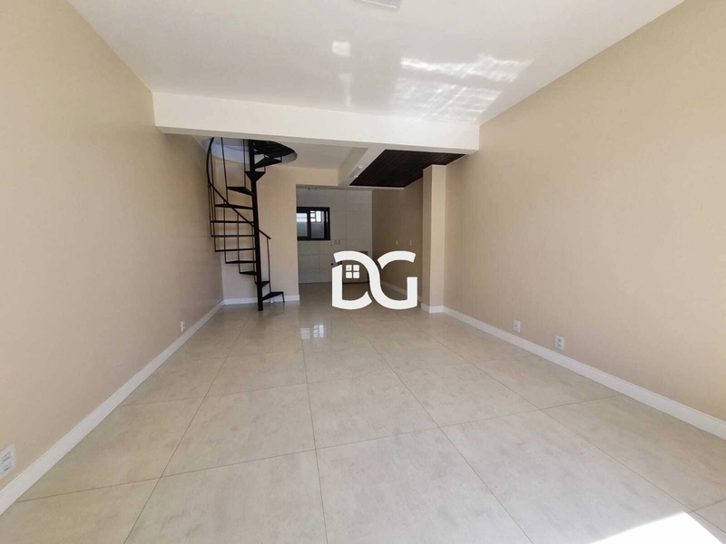 Duplex sem mobília, com 2 dormitórios, sendo 1 deles com sacada: 4ª foto da galeria de imagens do imóvel