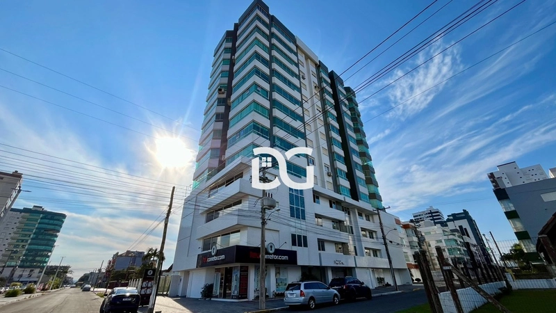 Apartamento aconchegante e bem distribuído com sacada: 1ª foto da galeria de imagens do imóvel