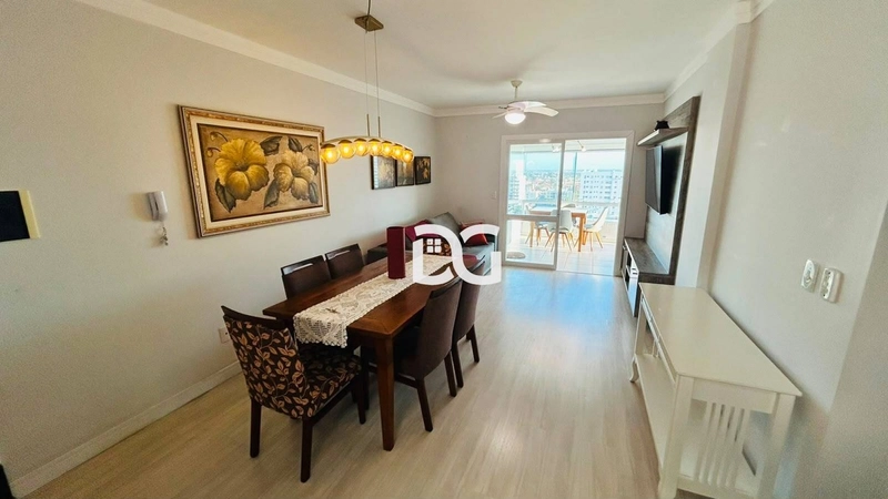 Apartamento aconchegante e bem distribuído com sacada: 2ª foto da galeria de imagens do imóvel