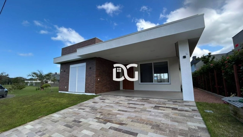 Apresentamos esta belíssima casa térrea com 3 suítes