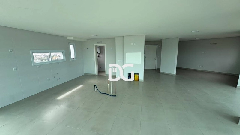Apartamento amplo e confortável, composto por 5 dorm. e 3 suites: 8ª foto da galeria de imagens do imóvel