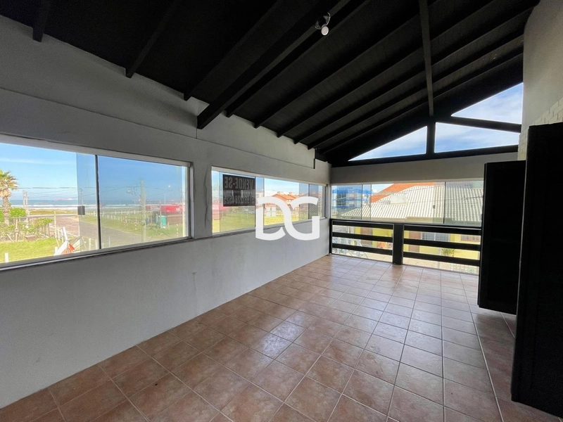 Excelente casa localizada a 01 quadra do mar com 5 dormitórios: 15ª foto da galeria de imagens do imóvel