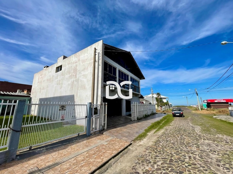 Excelente casa localizada a 01 quadra do mar com 5 dormitórios: 7ª foto da galeria de imagens do imóvel