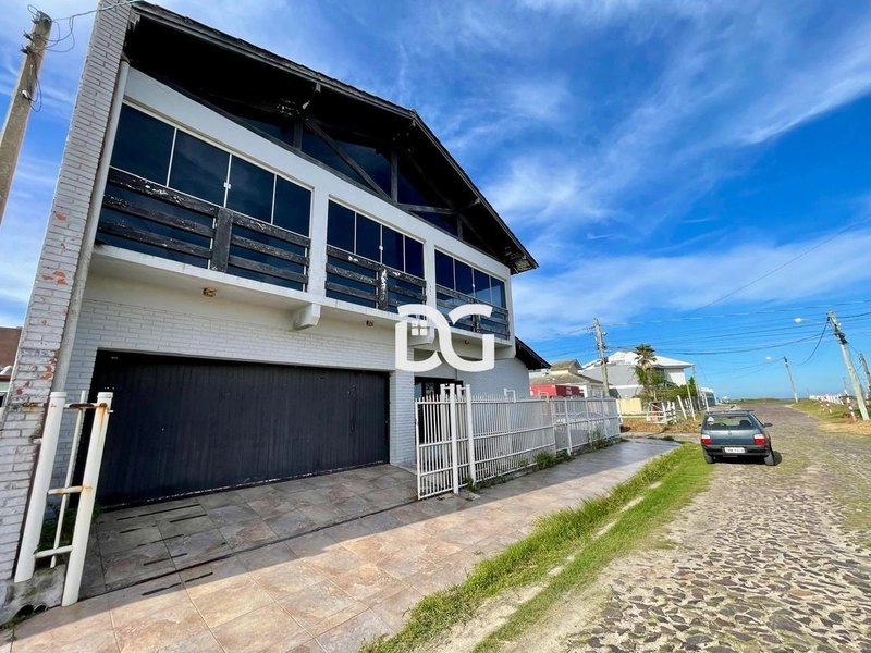 Excelente casa localizada a 01 quadra do mar com 5 dormitórios: 6ª foto da galeria de imagens do imóvel