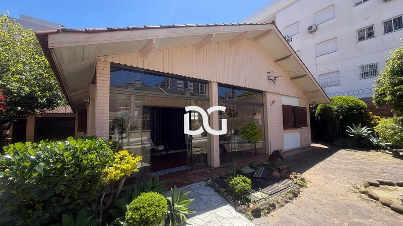 Excelente oportunidade! Casa ao lado da Av. da Igreja a com 2 terrenos