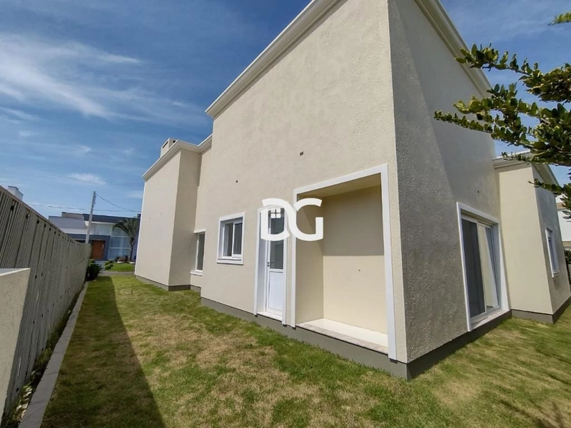 Casa térrea nova, em estilo neoclássico, localizada em condomínio.: 3ª foto da galeria de imagens do imóvel