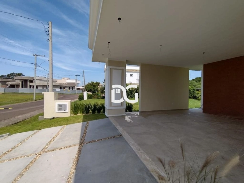 Casa térrea nova, em estilo neoclássico, localizada em condomínio.: 2ª foto da galeria de imagens do imóvel