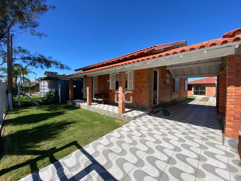 Casa a venda no centro de Tramandaí-RS: 1ª foto da galeria de imagens do imóvel