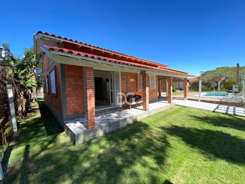 Casa a venda no centro de Tramandaí-RS: 2ª foto da galeria de imagens do imóvel