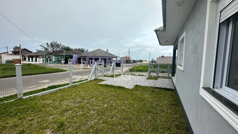 Casa nova a poucos metros do mar para venda.: 3ª foto da galeria de imagens do imóvel