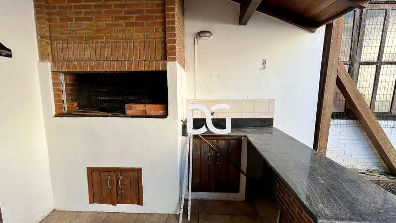 Casa a poucos metros de distância do mar e ao lado de Avenida: 22ª foto da galeria de imagens do imóvel
